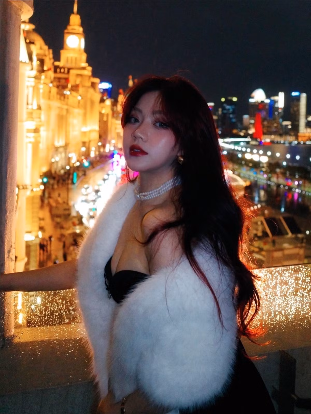 Phần lớn các nhận xét đều mang tính tích cực, khen ngợi sự cuốn hút, thần thái tự tin và khí chất rất riêng của cô nàng. Không ít người cho rằng chính sự giản dị, nhưng có thêm "điểm nhấn" bất ngờ như vậy mới là thứ khiến Bảo Hân trở nên khác biệt so với nhiều hot girl khác trên mạng xã hội.