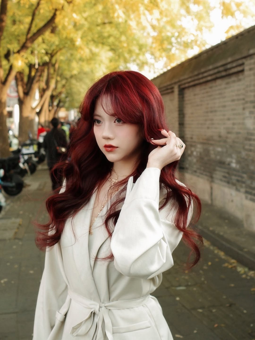 Người xem nhanh chóng nhận ra điều đặc biệt ấy của Bảo Hân và bắt đầu bàn tán xôn xao. Không ít bình luận cho rằng khoảnh khắc này vừa gợi cảm, vừa tinh tế, mang lại cảm giác cuốn hút rất khác so với những hình ảnh trước đó của cô nàng.