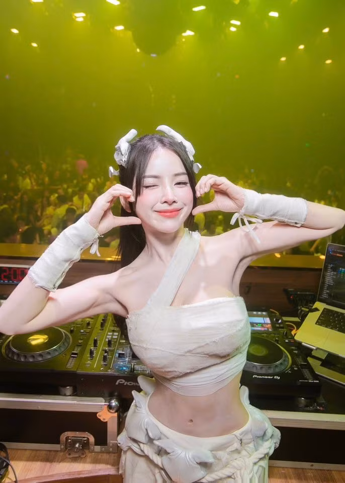 Ở tuổi 27, DJ Mie đã có vị trí vững chắc trong giới DJ Việt Nam, trở thành biểu tượng của sự nỗ lực, bản lĩnh và sự quyến rũ pha chút nổi loạn rất riêng.