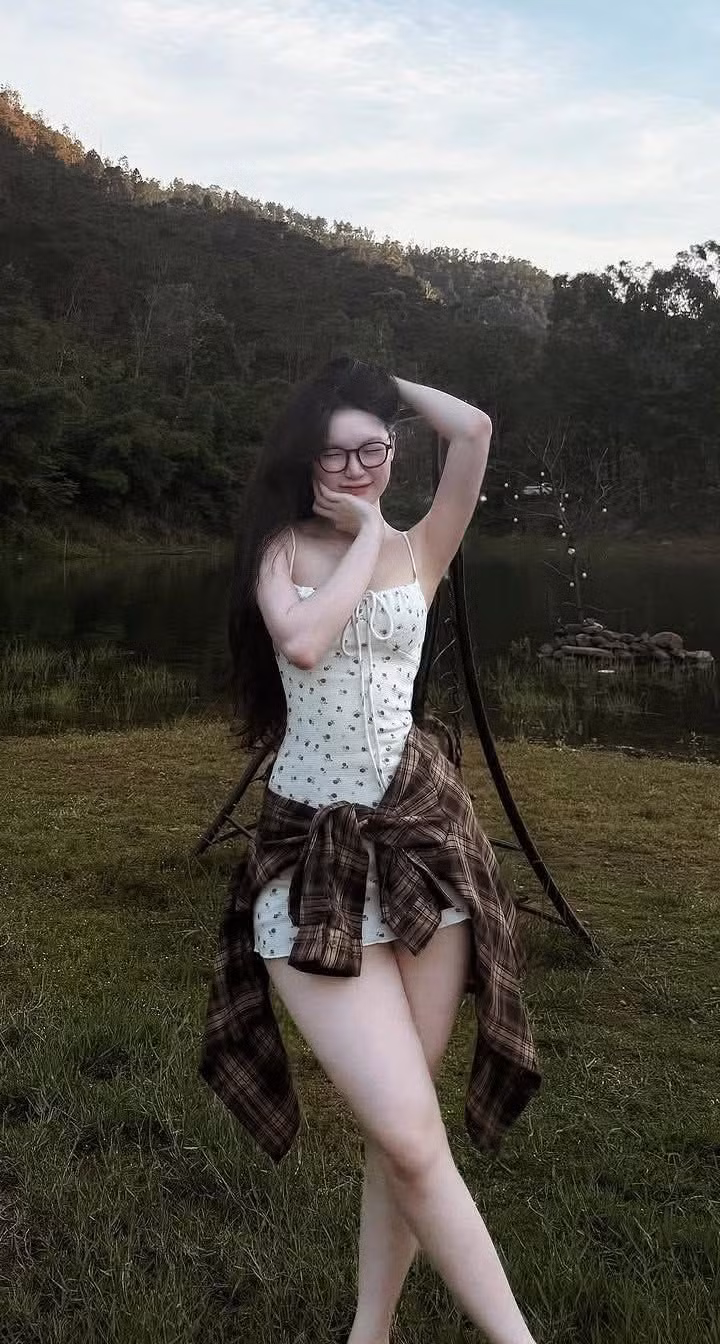 Về phía nạn nhân, việc lên tiếng kịp thời như Quỳnh Hương là vô cùng cần thiết để bảo vệ danh dự cá nhân và cảnh báo cộng đồng. Sự tỉnh táo và đồng lòng của người dùng mạng chính là phương án mạnh mẽ nhất giúp ngăn chặn nạn lừa đảo, bôi nhọ hình ảnh bằng AI đang ngày càng lan rộng. Ảnh sử dụng trong bài: FBNV