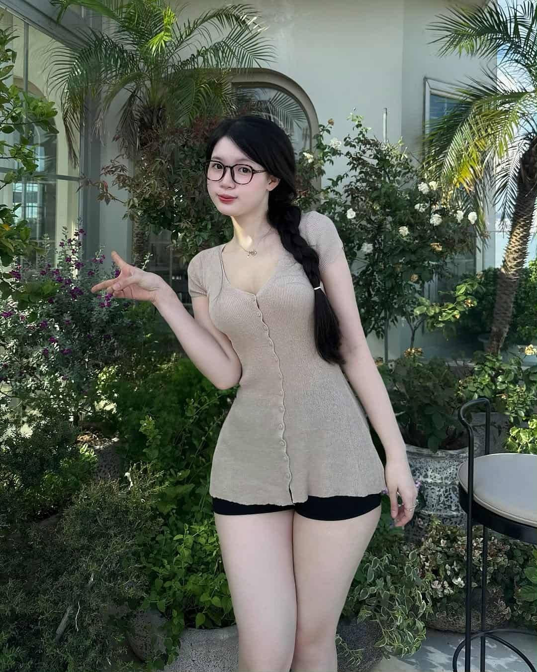 Một số bình luận cho rằng đây là “mặt tối” của công nghệ AI khi bị lạm dụng vào mục đích sai trái, đặc biệt trong thời điểm các công cụ tạo hình ảnh đang ngày càng phổ biến và khó kiểm soát.