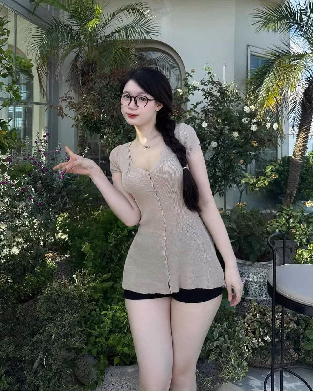 Một số bình luận cho rằng đây là “mặt tối” của công nghệ AI khi bị lạm dụng vào mục đích sai trái, đặc biệt trong thời điểm các công cụ tạo hình ảnh đang ngày càng phổ biến và khó kiểm soát.