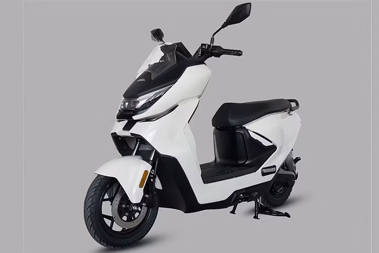 Mới đây, một mẫu xe máy điện phổ thông mang thương hiệu Honda sẽ được đưa về Việt Nam thông qua nhập khẩu tư nhân. Mẫu xe này có tên gọi Honda Sundiro DM8B 2025r mới, được ví như "PCX chạy điện" và dự kiến sẽ có mặt tại thị trường Việt Nam vào tháng 9 tới.