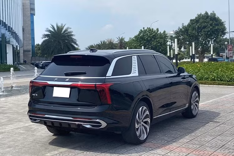 Dù sở hữu thiết kế sang trọng, trang bị cao cấp và khả năng vận hành mạnh mẽ, Hongqi E-HS9 đang cho thấy thực tế khắc nghiệt của thị trường xe điện hạng sang tại Việt Nam: giá trị bán lại thấp, thiếu hỗ trợ hậu mãi và bất lợi về hạ tầng.