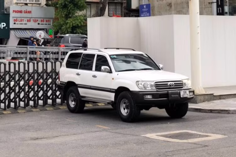 Tuy nhiên, theo giới chơi xe lâu năm, đây là mức giá hợp lý, thậm chí là “mềm” với một chiếc xe hiếm, nguyên bản và đúng “đời cao” cuối cùng của dòng 105.