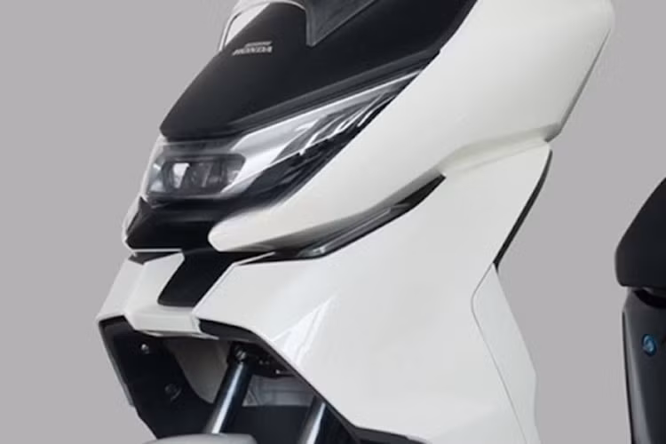 Xe điện Honda Sundiro DM8B là sản phẩm được phát triển và sản xuất bởi liên doanh Sundiro Honda tại Trung Quốc. Xe sử dụng ắc quy chì với điện áp 72V và dung lượng 32Ah, tương đương với công suất lưu trữ khoảng 2,3 kWh.