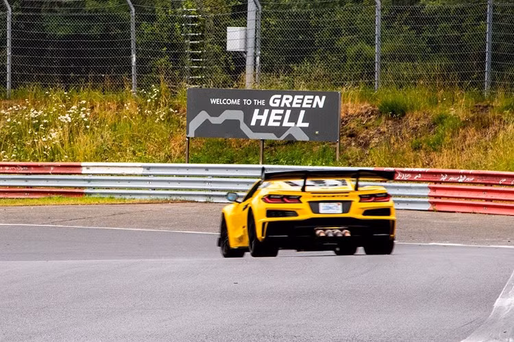 Tay đua của đội, cụ thể là kỹ sư động lực học xe ZR1X Drew Cattell, đã hoàn thành khoảng 600 vòng đua Nurburgring. Cả ba tay đua đều đã đến đường đua Đức tổng cộng 31 lần để phát triển các mẫu xe GM, bao gồm cả các phiên bản Corvette đã đề cập ở trên.