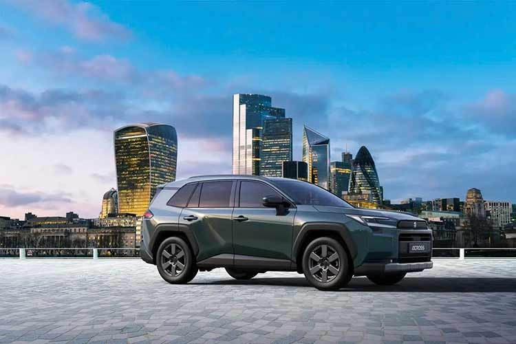 Suzuki vừa giới thiệu một đối thủ mới của Toyota RAV4 tại thị trường châu Âu và mẫu xe này hoàn toàn có thể tự tin khẳng định chất lượng không thua kém bản gốc. Lý do rất đơn giản: Suzuki Across thế hệ mới thực chất là Toyota RAV4 PHEV đổi logo. Mẫu xe này cho thấy sự tiếp nối trong mối quan hệ hợp tác giữa Suzuki và Toyota.