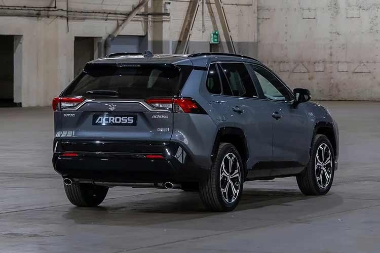 Suzuki Across mới được ra mắt tại Hà Lan và dự kiến sẽ có mặt ở nhiều thị trường châu Âu khác trong năm nay. Giá bán sẽ được công bố sau. Ngoài người anh em Toyota RAV4, các đối thủ của Suzuki Across gồm Honda CR-V, Subaru Forester, Mitsubishi Outlander, Nissan X-Trail, Peugeot 5008, Skoda Kodiaq và Volkswagen Tayron.