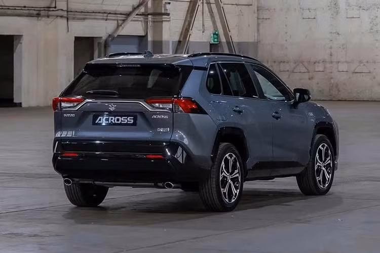 Suzuki Across mới được ra mắt tại Hà Lan và dự kiến sẽ có mặt ở nhiều thị trường châu Âu khác trong năm nay. Giá bán sẽ được công bố sau. Ngoài người anh em Toyota RAV4, các đối thủ của Suzuki Across gồm Honda CR-V, Subaru Forester, Mitsubishi Outlander, Nissan X-Trail, Peugeot 5008, Skoda Kodiaq và Volkswagen Tayron.