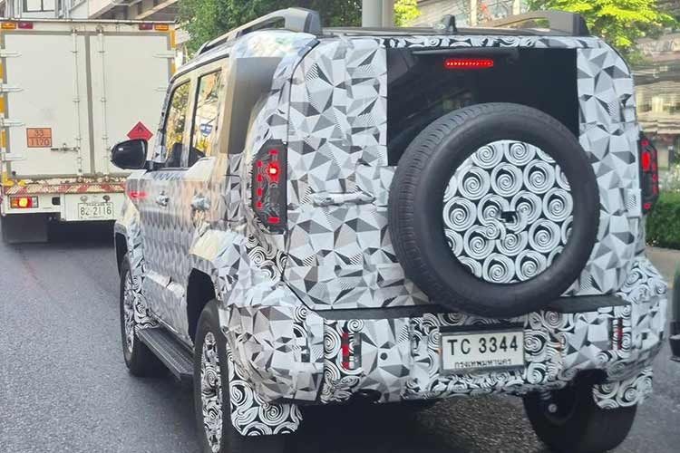 Toyota Land Cruiser FJ 2026 vừa được bắt gặp trong quá trình chạy thử tại Thái Lan, làm dấy lên nhiều suy đoán về phiên bản động cơ diesel dành riêng cho thị trường Đông Nam Á. Đây được xem là bước chuẩn bị cho màn ra mắt chính thức trong thời gian tới.