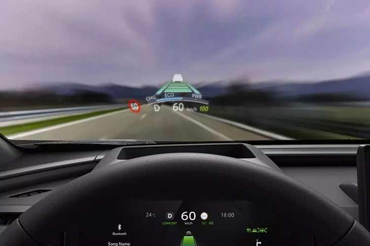 Hệ truyền động của Suzuki Across 2026 gồm động cơ xăng 4 xi-lanh, dung tích 2.5L, kết hợp với 2 mô-tơ điện, cho tổng công suất 300 mã lực. Sức mạnh được truyền tới cả 4 bánh thông qua hộp số tự động E-CVT và hệ dẫn động 4 bánh E-Four. Xe có các chế độ lái Normal, Eco, Sport và E-Four Trail.