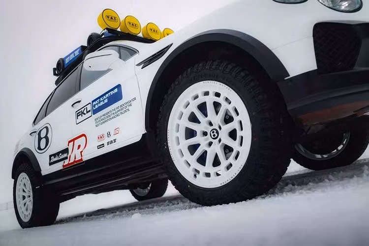 Giờ đây, Bentayga X Concept tập trung vào trải nghiệm off-road vượt trội hơn. Hãng xe sang đang thăm dò thị trường để xem liệu những khách hàng giàu có thực sự muốn trải nghiệm cảm giác phiêu lưu khám phá địa hình hay không. Với sự ưa chuộng hiện nay dành cho những chiếc SUV địa hình mạnh mẽ, đây có vẻ là một lựa chọn khá an toàn.