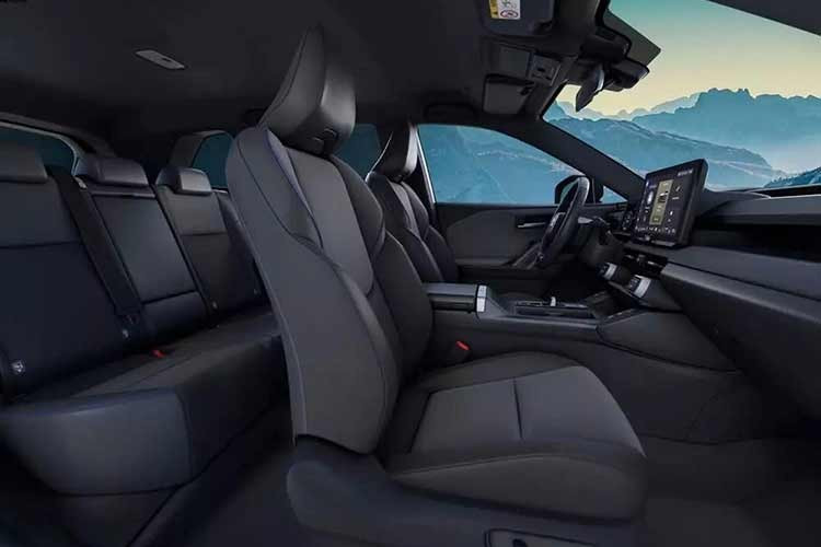 Giống thế hệ trước, mẫu xe SUV Suzuki Across 2026 chỉ có duy nhất tùy chọn động cơ hybrid sạc điện (PHEV). Xe không có phiên bản hybrid tự sạc (HEV) như "anh em song sinh" Toyota RAV4.