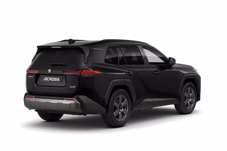 Thay vào đó, Suzuki chỉ lựa chọn gói thiết kế thiên về off-road cho mẫu SUV cỡ C của mình. Trên thực tế, lưới tản nhiệt vuông vức của Toyota RAV4 Adventure gần như là phương án duy nhất để gắn logo Suzuki mà không cần chỉnh sửa quá nhiều.