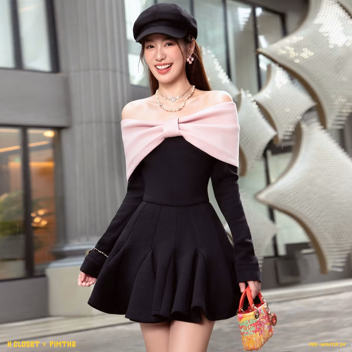 Pimtha nổi lên với vẻ trong sáng, ngọt ngào và duy trì hình ảnh đó nhiều năm nay. Ở tuổi 32, hot girl xứ Chùa Vàng được nhận xét ngày càng trẻ trung, "hack tuổi" với nhan sắc trong trẻo cùng gu thời trang hiện đại.