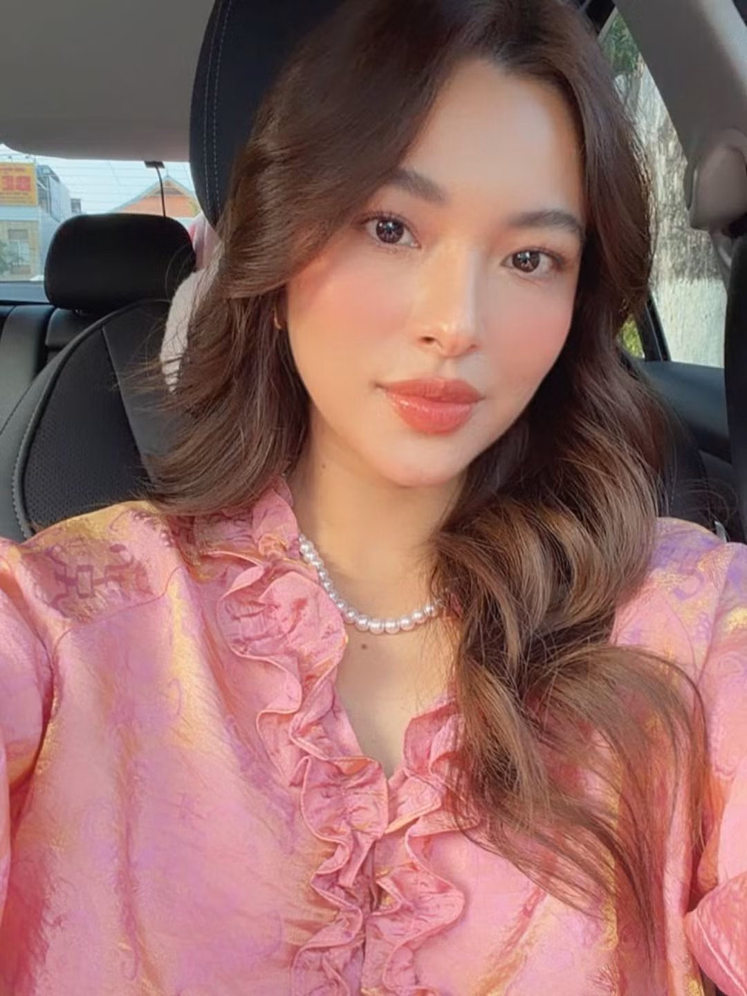 Chiến thắng thuyết phục với tỷ lệ bình chọn cao từ khán giả giúp Tú Hảo vụt sáng, trở thành gương mặt được nhiều nhãn hàng, nhà thiết kế săn đón.