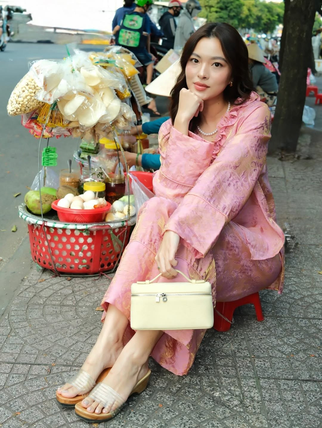 Nhiều khán giả nhận xét, chính nét mộc mạc, tự nhiên này lại là “điểm cộng” giúp Tú Hảo ghi dấu ấn.