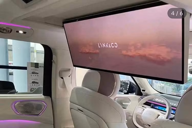 Về vận hành, Lynk &amp; Co 900 trang bị hệ truyền động hybrid sạc ngoài (PHEV) với động cơ xăng 2.0L kết hợp motor điện, tổng công suất kết hợp đạt 724 mã lực và mô-men xoắn cực đại lên đến 1.038 Nm.