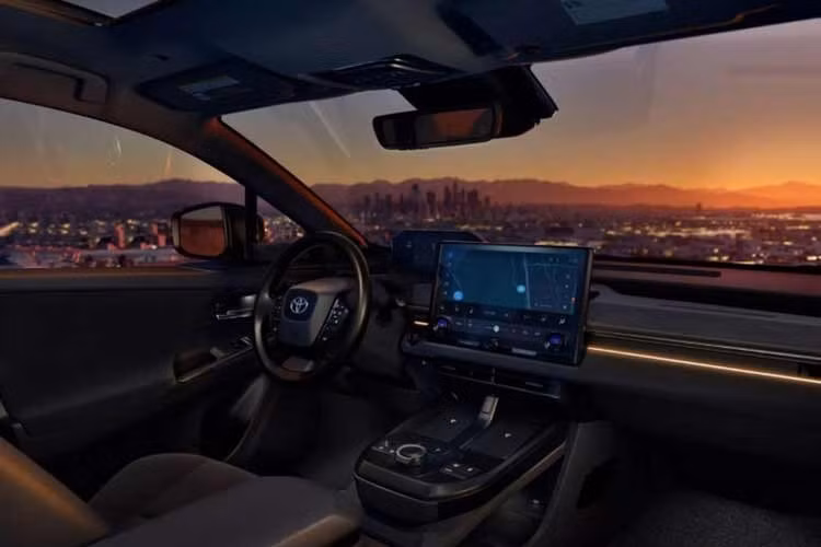 Dù ở phiên bản tiêu chuẩn SE, nội thất của C-HR 2026 vẫn được Toyota chăm chút kỹ lưỡng với hàng loạt trang bị hiện đại. Người dùng sẽ sở hữu bảng đồng hồ kỹ thuật số cùng màn hình cảm ứng trung tâm 14 inch tích hợp hệ thống Toyota Audio Multimedia mới nhất.