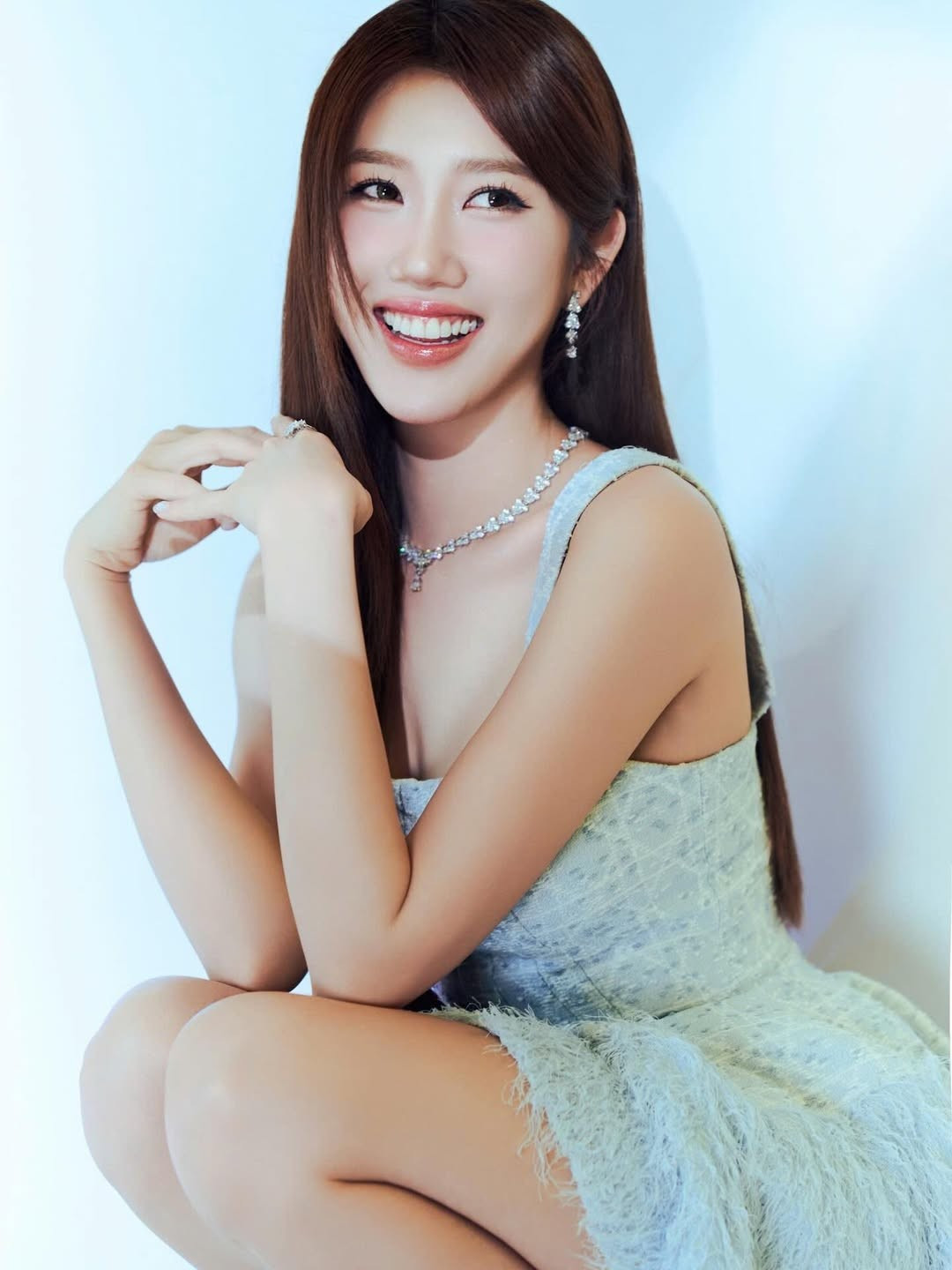 Sau thành công đó, nữ diễn viên tiếp tục ghi dấu ấn qua nhiều dự án phim như Nước mắt chảy ngược, Sát thủ hoa hồng, Kẻ bán linh hồn… Mỗi vai diễn đều cho thấy sự nỗ lực làm mới hình ảnh, thoát khỏi cái bóng “vai phản diện” để khẳng định khả năng diễn xuất đa dạng.