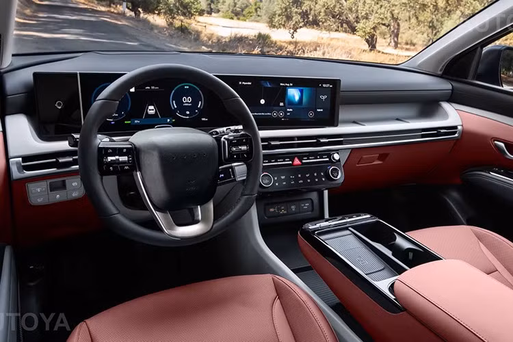 Gleo không chỉ nhận diện và phản hồi giọng nói theo thời gian thực mà còn hiểu ngữ cảnh lái xe, học thói quen người dùng, điều khiển trực tiếp các chức năng xe như điều hòa, ghế sưởi, hệ thống định vị, thậm chí là gợi ý lộ trình tối ưu. Tính cá nhân hóa và khả năng vận hành ngoại tuyến cũng giúp Gleo vượt trội khi sử dụng trong môi trường xe hơi.