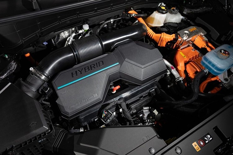 Tại Việt Nam, Hyundai Tucson hiện là một trong những mẫu SUV hạng C bán chạy của phân khúc. Với loạt nâng cấp lớn, Tucson 2026 có thể được lắp ráp trong nước bởi TC Group như hiện tại hoặc nhập khẩu một số phiên bản cao cấp.