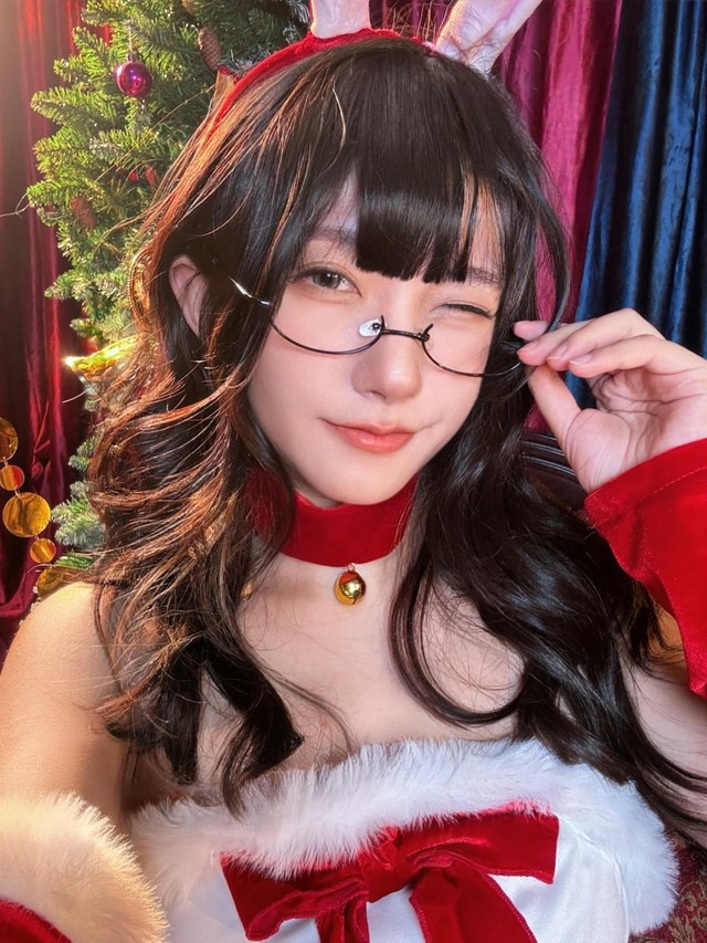 Chuyến đi Việt Nam của Roroki lần này chắc chắn đã để lại nhiều kỷ niệm khó quên với cô nàng. Nữ cosplayer cũng khắc ghi ấn tượng sâu sắc trong lòng người hâm mộ, không chỉ bởi tài năng cosplay mà còn bởi sự đáng yêu và tinh tế trong cách cô tương tác với văn hóa và thần tượng của mình.