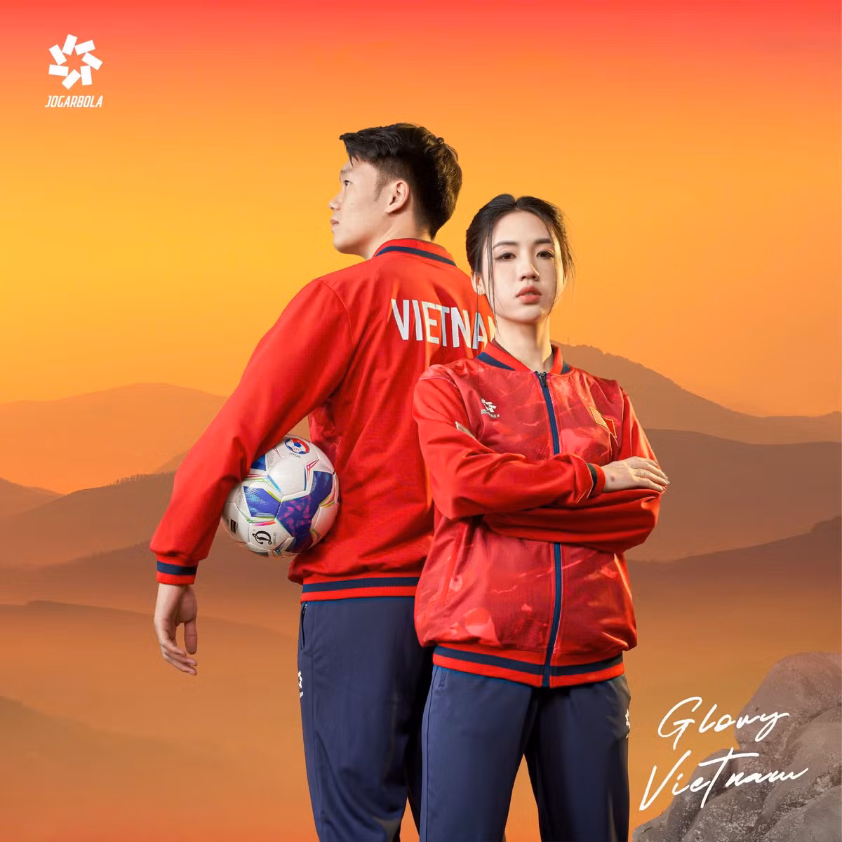 Vẻ đẹp của cô là sự kết hợp hoàn hảo giữa nét dịu dàng Á Đông và sự mạnh mẽ của một tuyển thủ bóng đá chuyên nghiệp.