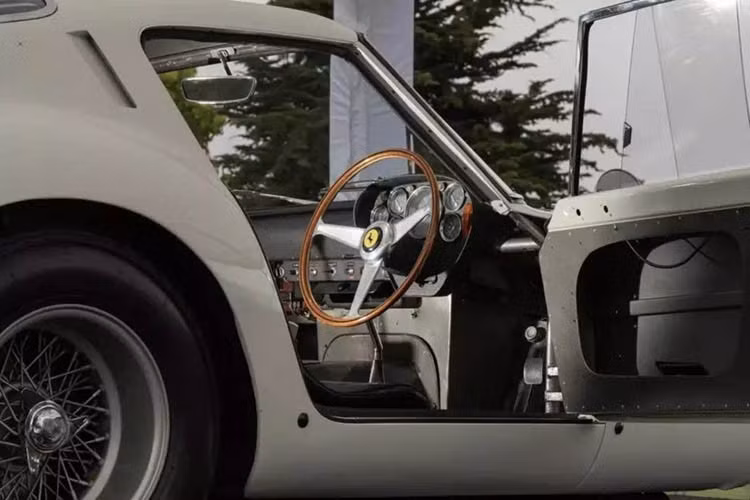 Năm 1962, chiếc xe này được mang đến cho bộ phận đua xe của Jaguar mượn tạm thời để thử nghiệm khí động học và hiệu suất tại nhà máy Browns Lane ở Allesley, Coventry, Anh, nơi khai sinh ra những chiếc xe huyền thoại như Lightweight E-Type và XJ13. Jack Sears đã giành chiến thắng ở hạng mục GT trong cuộc đua Guards Trophy năm 1963 tại Brands Hatch.