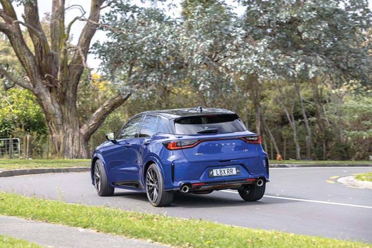 Theo công bố, Lexus LBX Morizo RR có khả năng tăng tốc từ 0 - 100 km/h trong khoảng 5,2 giây, chỉ chậm hơn GR Corolla hộp số tự động khoảng 0,1 giây.