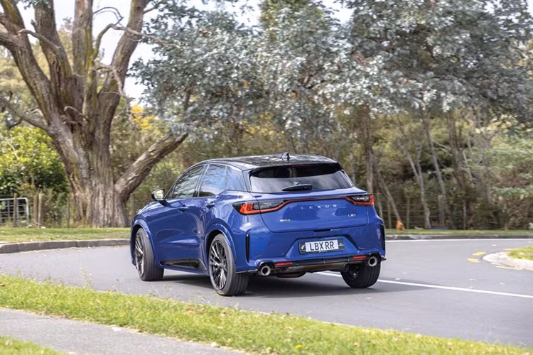 Theo công bố, Lexus LBX Morizo RR có khả năng tăng tốc từ 0 - 100 km/h trong khoảng 5,2 giây, chỉ chậm hơn GR Corolla hộp số tự động khoảng 0,1 giây.