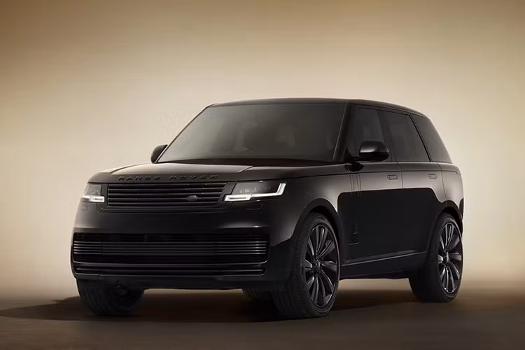 Land Rover giới thiệu bản nâng cấp Range Rover 2026 và phiên bản đặc biệt Range Rover SV Black với nhiều tùy chọn độc đáo. Xe được chấp bút bởi kiến trúc sư Ludwig Mies van der Rohe, lấy cảm hứng từ tòa nhà văn phòng Seagram Building nổi tiếng tại thành phố New York (Mỹ).