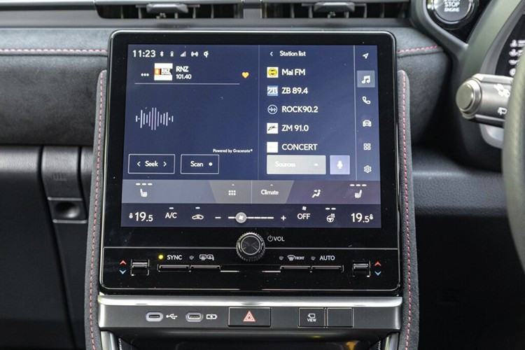 Về vận hành, Lexus LBX Morizo RR sử dụng chung nền tảng động cơ với các mẫu GR đình đám của Toyota. Tại thị trường Australia, xe được trang bị động cơ xăng 3 xi-lanh tăng áp 1.6L, cho công suất tối đa 276 mã lực và mô-men xoắn 390 Nm do phải bổ sung bộ lọc hạt xăng để đáp ứng tiêu chuẩn khí thải Euro 6c.