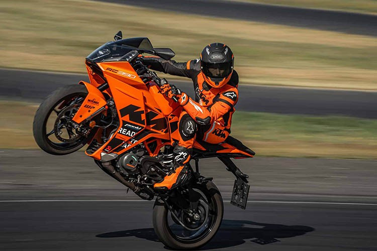 Dựa trên nền tảng máy xi-lanh đôi của CFMoto, mẫu xe này có khả năng sẽ khoả lấp vào vị trí mà RC 390 để lại với động cơ mạnh và trang bị "xịn" hơn, nhằm hợp lý hoá khoản tăng giá mà KTM định đưa ra nếu hãng cập nhật RC 390 lên Euro 5.