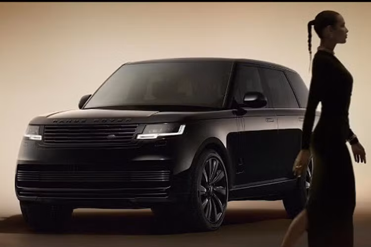 Với mức giá này, Range Rover SV Black có giá bán cao hơn phiên bản Range Rover SV tiêu chuẩn 19.400 USD (tương đương khoảng 510 triệu đồng).