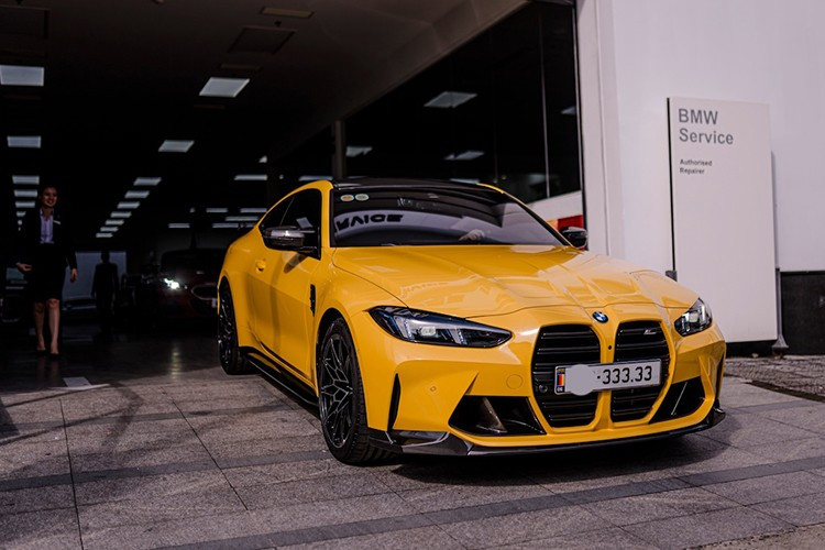 BMW M4 Competition LCI dẫn động cầu sau vẫn giữ nguyên công suất 503 mã lực và mô men xoắn cực đại lên 650Nm. Thời gian tăng tốc từ 0-100km/h trong 3.8s. Xe được đi kèm hộp số ly hợp kép 7 cấp.