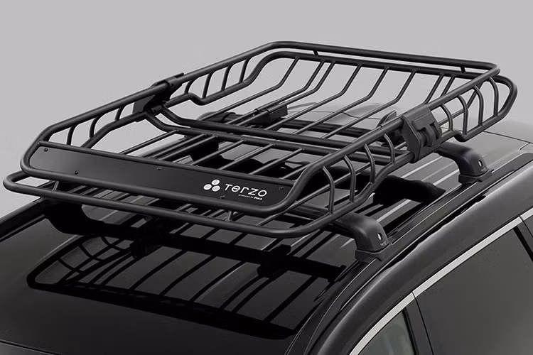 Phần sàn hành lý được lót tấm panel cứng, có thể đi kèm thảm cao su tùy chọn để tăng độ bền và dễ vệ sinh – phù hợp cho những chuyến đi dài ngày, nơi điều kiện thời tiết và mặt đường không lý tưởng.