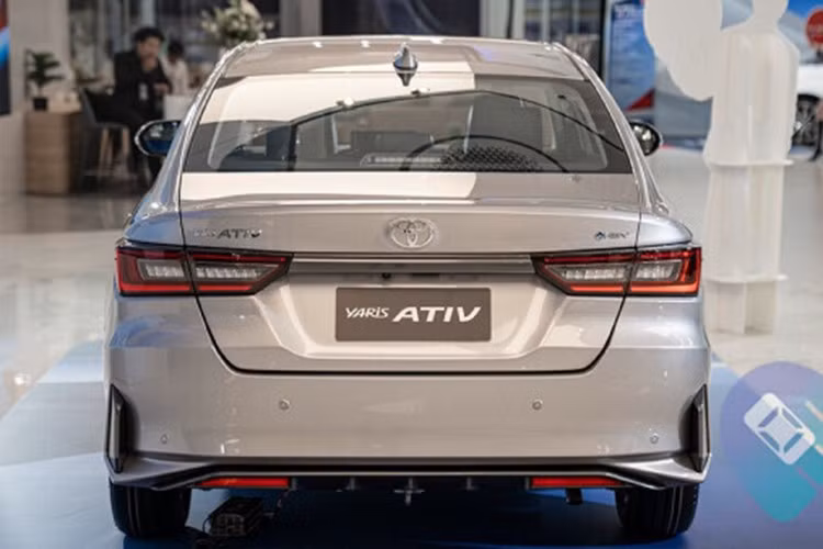 Khách hàng giờ đây có thể sở hữu hàng loạt tính năng cao cấp như hệ thống cảnh báo tiền va chạm, phanh tự động, cảnh báo lệch làn kèm hỗ trợ giữ làn, cùng hệ thống kiểm soát lỗi thao tác bàn đạp Bước đi này cho thấy tham vọng của hãng xe Nhật trong việc thiết lập tiêu chuẩn an toàn mới cho phân khúc xe hạng B giá rẻ.