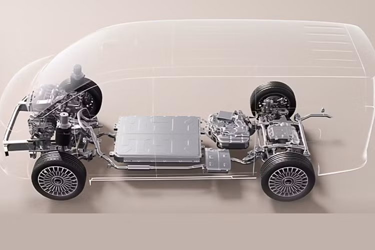 Động cơ đạt hiệu suất nhiệt 47,26%, trong khi hai motor điện cho công suất tối đa 90kW (trước) và 250kW (sau), tổng công suất hệ thống đạt 340kW (456 mã lực). Tốc độ tối đa đạt 190km/h.