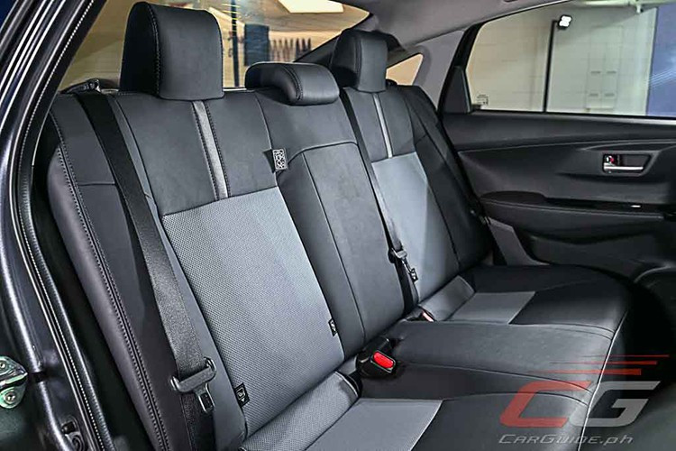 Theo công bố của nhà sản xuất, Vios 2026 sở hữu con số ấn tượng 23,3 km/lít, đồng thời đáp ứng tiêu chuẩn khí thải Euro 5 khắt khe. Trải nghiệm lái cũng được cá nhân hóa thông qua ba chế độ lái Eco, Normal và Sport tích hợp ngay trên vô lăng trợ lực điện.