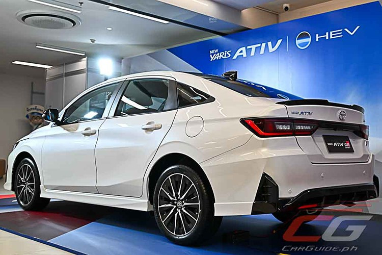 Mức iá bán Toyota Víos 2026 tại Thái Lan được điều chỉnh tăng nhẹ, dao động từ 569.000-709.000 Baht (khoảng 475 đến 592 triệu đồng) tùy phiên bản, nhưng bù lại, người dùng nhận được những giá trị công nghệ vượt trội so với phiên bản tiền nhiệm.