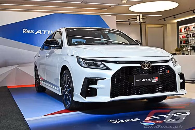 Xe được bảo hành 3 năm hoặc 100.000 km cùng danh mục trang bị an toàn dày đặc từ 6 túi khí đến camera 360 độ, Toyota Yaris Ativ 2026 đang tạo nên một tiêu chuẩn mới tại thị trường Thái Lan. Đây được xem là tín hiệu sớm cho thấy những nâng cấp tương tự có thể sẽ xuất hiện trên mẫu Toyota Vios tại thị trường Việt Nam.