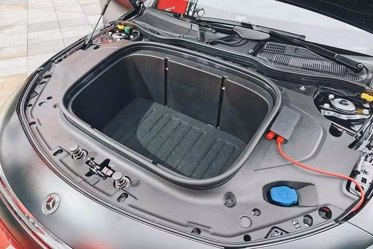 Mercedes-Benz CLA L electric dành cho Trung Quốc cũng sử dụng bộ pin có dung lượng 89 kWh và có phạm vi hoạt động lên tới 866 km theo chu trình CLTC. Dù đây chưa phải là mẫu xe điện có quãng đường di chuyển dài nhất tại Trung Quốc nhưng vẫn nằm trong nhóm có hiệu suất năng lượng hàng đầu.