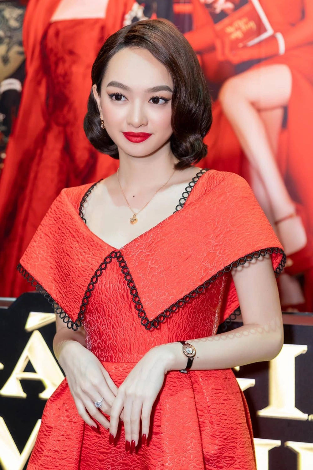 Nhiều khán giả nhận xét rằng, chỉ cần thay đổi kiểu tóc, Kaity Nguyễn như bước sang một phiên bản trưởng thành, chín chắn nhưng vẫn giữ được nét ngọt ngào đặc trưng.