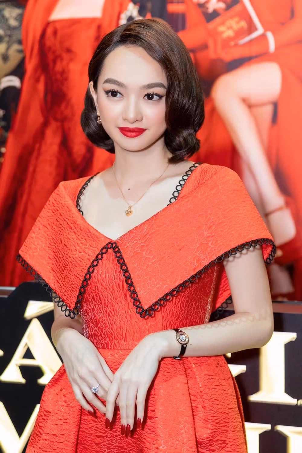 Nhiều khán giả nhận xét rằng, chỉ cần thay đổi kiểu tóc, Kaity Nguyễn như bước sang một phiên bản trưởng thành, chín chắn nhưng vẫn giữ được nét ngọt ngào đặc trưng.