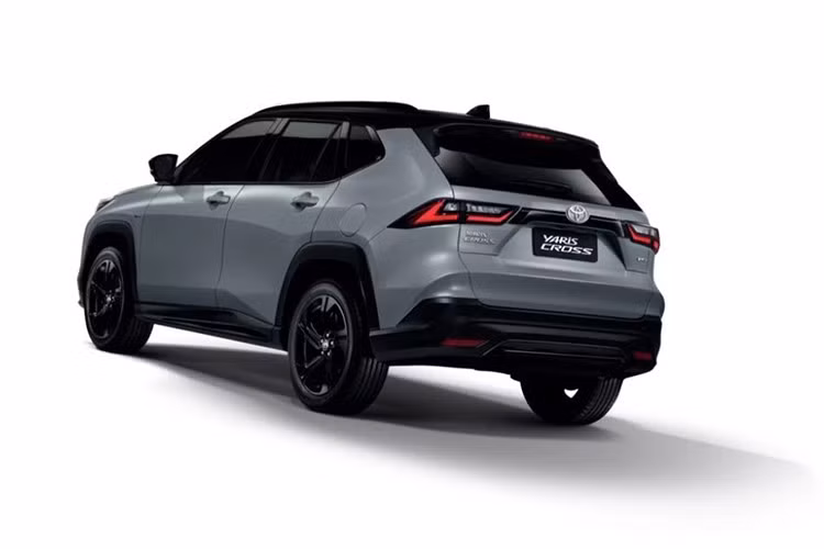 Điểm nhấn của phiên bản NightShade nằm ở diện mạo ngoại thất khác biệt hoàn toàn so với các bản còn lại. Xe sở hữu lưới tản nhiệt thiết kế mới Metro Stylish, ốp cản trước và sau màu đen...