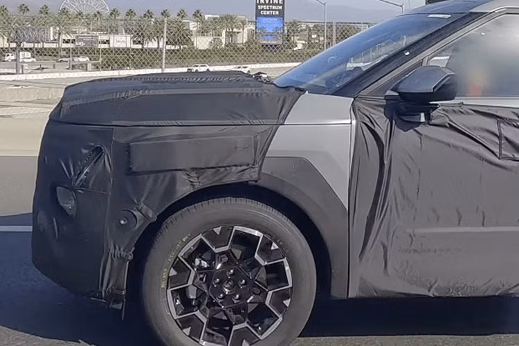 Bên cạnh tính năng công nghệ này, Hyundai Tucson 2027 hoàn toàn mới cũng sẽ được trang bị chức năng lái bán tự động (cấp độ 2+) để việc di chuyển hàng ngày trở nên dễ dàng hơn.