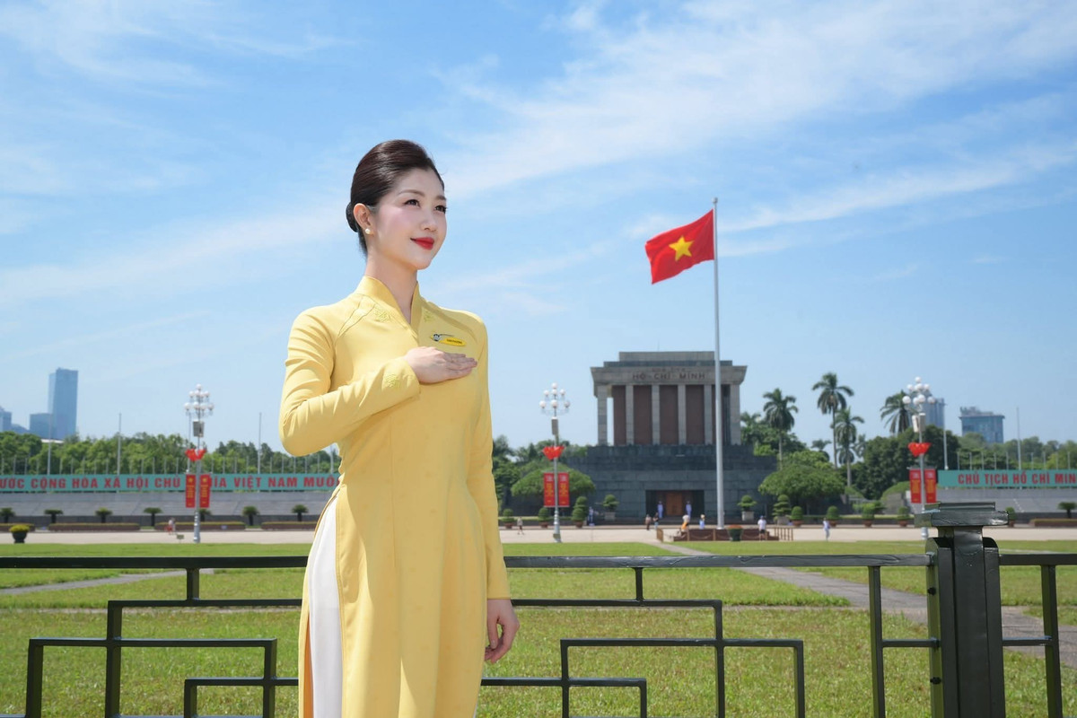 Gốc gác từ vùng đất cố đô Huế đã hun đúc cho Nam Phương một khí chất thanh tao, một vẻ đẹp đài các hiếm có, pha trộn giữa nét cổ điển và hiện đại.