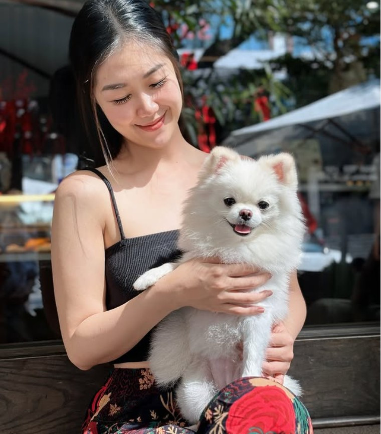 Nam Phương không chỉ là một "hot girl" gốc hoàng tộc, mà đã trở thành biểu tượng cho vẻ đẹp tri thức, một hình mẫu phụ nữ hiện đại mà nhiều người hướng tới: xinh đẹp để tự tin, có tri thức để tự chủ và có bản lĩnh để tự quyết định con đường của riêng mình.